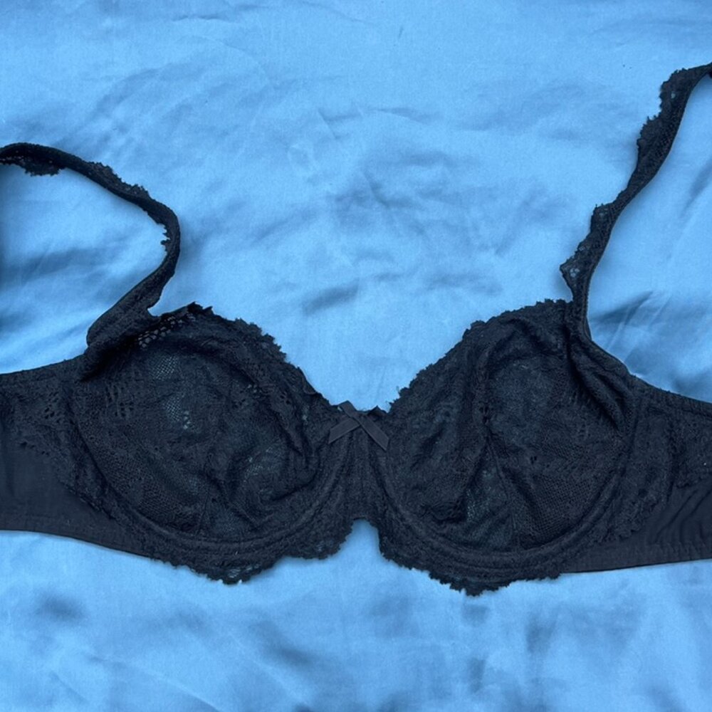 Victoria's Secret Dream Angels Unlined Demi Bra, Chantilly Lace Black, Size 32DD